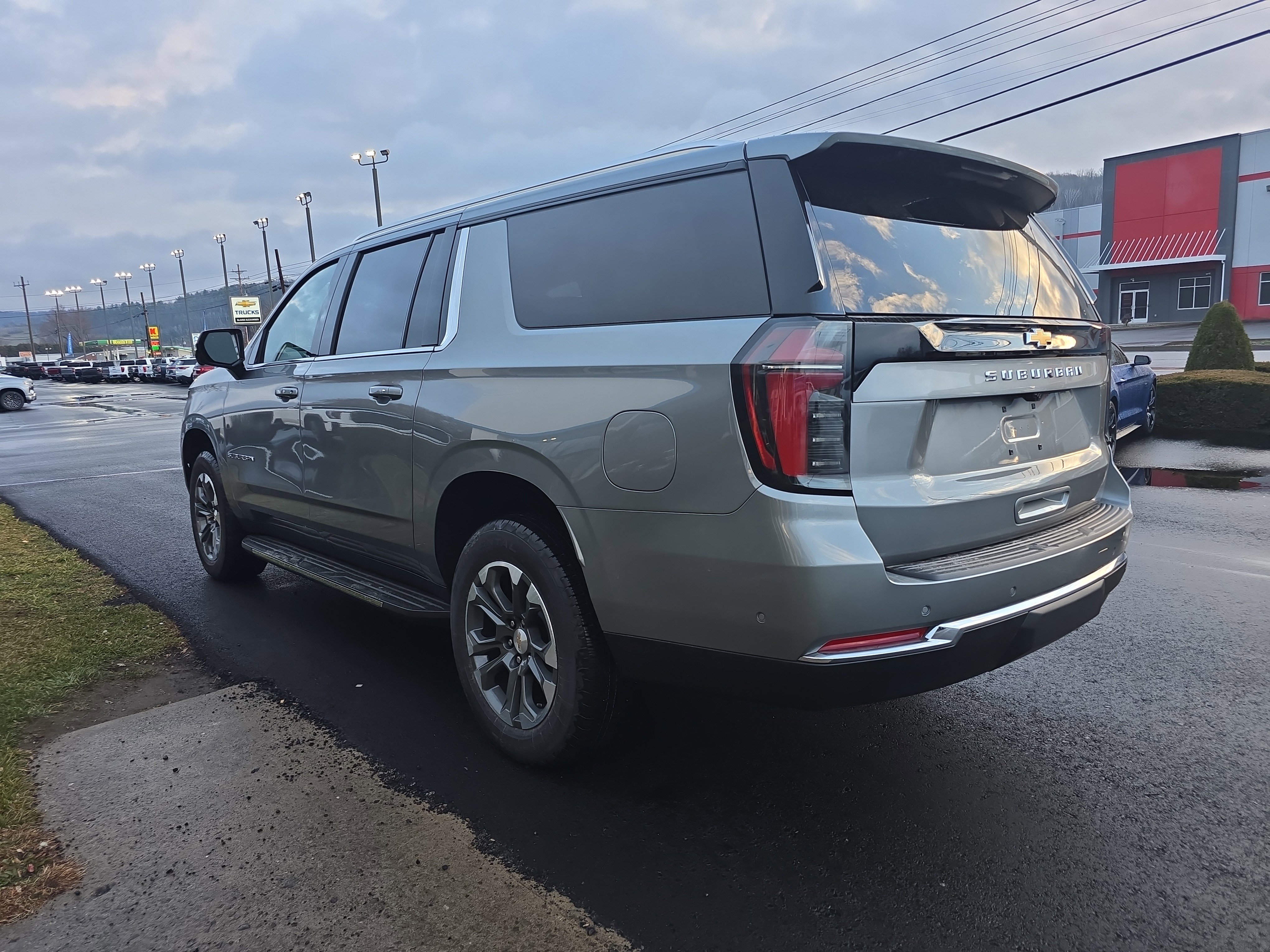 New 2026 Chevrolet Suburban LS image 6