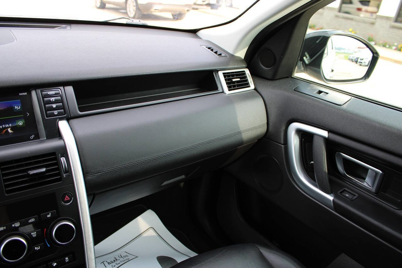 Used 2018 Land Rover Discovery Sport SE image 19