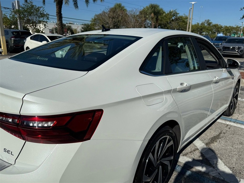 Certified 2025 Volkswagen Jetta SEL image 15
