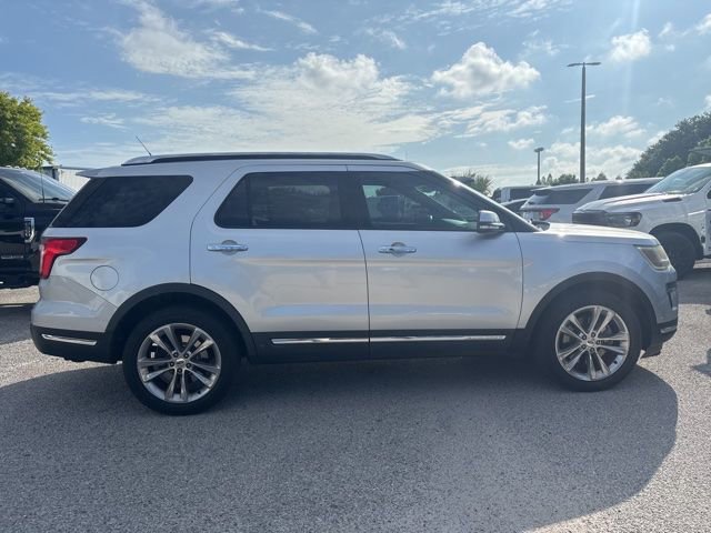 Used 2018 Ford Explorer Limited w/ Equipment Group 301A FWD image 4