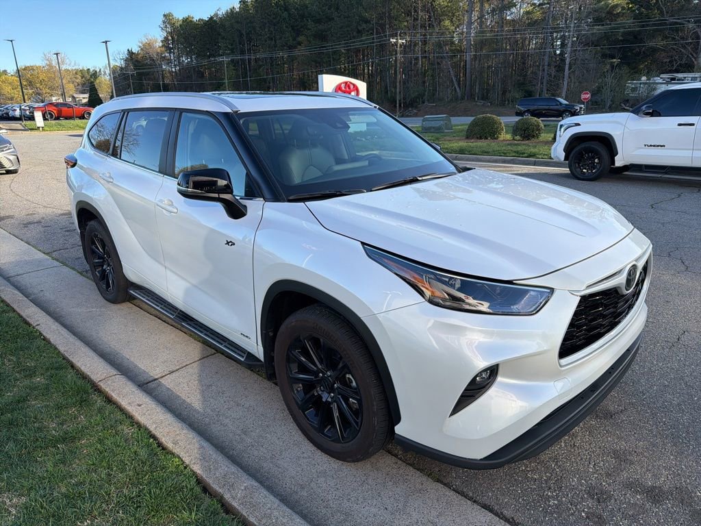 Used 2026 Toyota Highlander XLE image 24