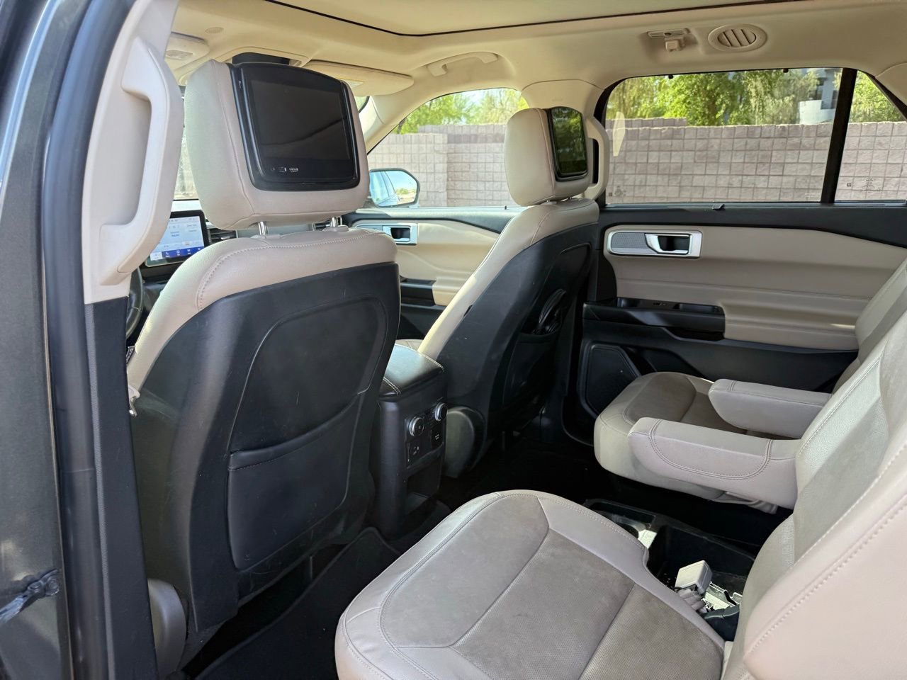 Used 2020 Ford Explorer Limited w/ Class III Trailer Tow Package RWD image 11