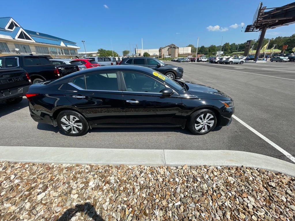 Used 2024 Nissan Altima 2.5 S FWD image 3