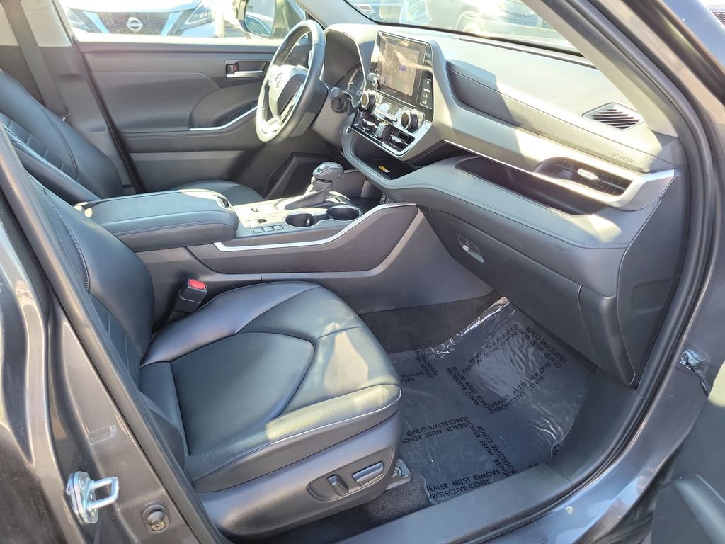 Used 2024 Toyota Highlander XLE image 17