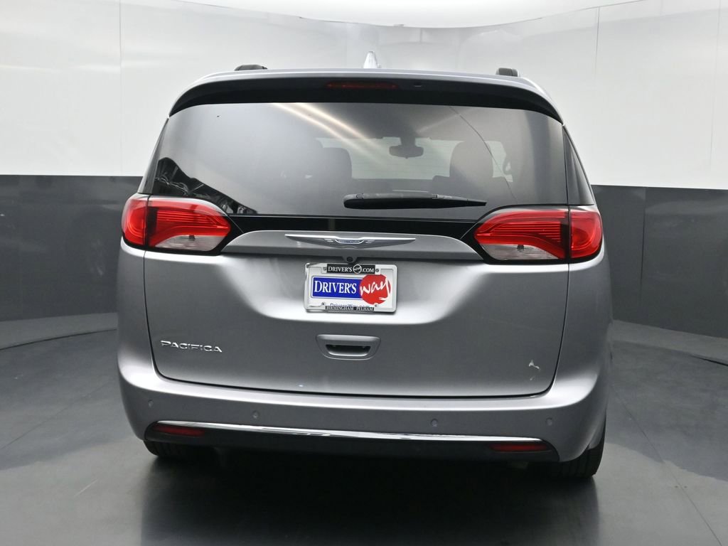 Used 2017 Chrysler Pacifica Touring-L w/ Tire & Wheel Group image 41