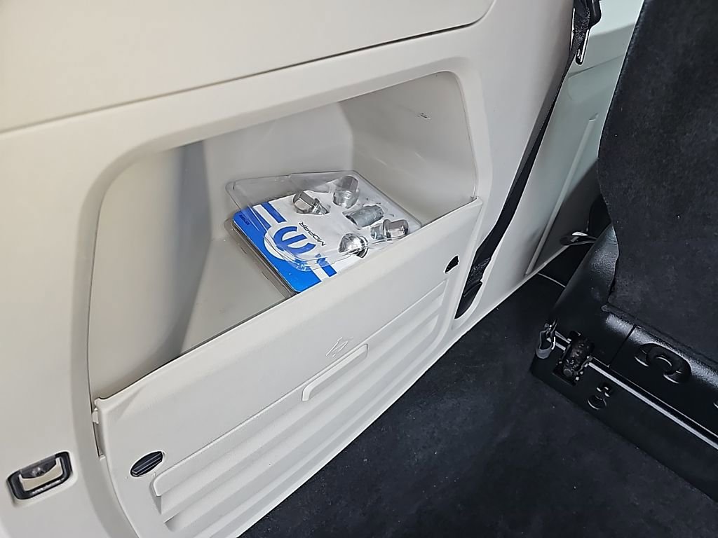 Used 2016 Dodge Grand Caravan American Value Package w/ UConnect Hands-Free Group FWD image 30