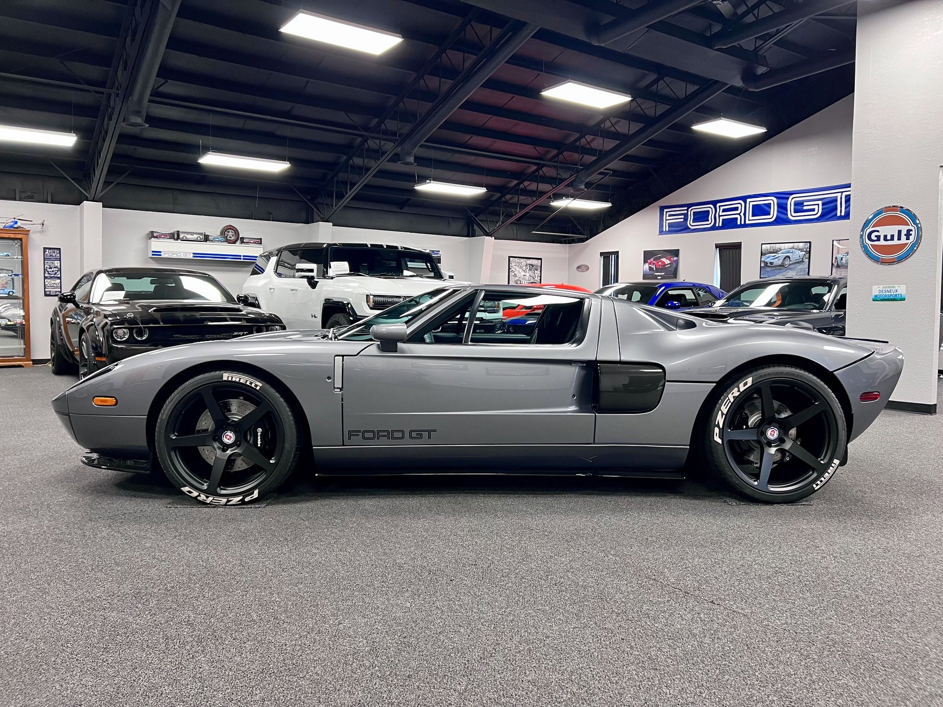 Used 2006 Ford GT RWD image 3