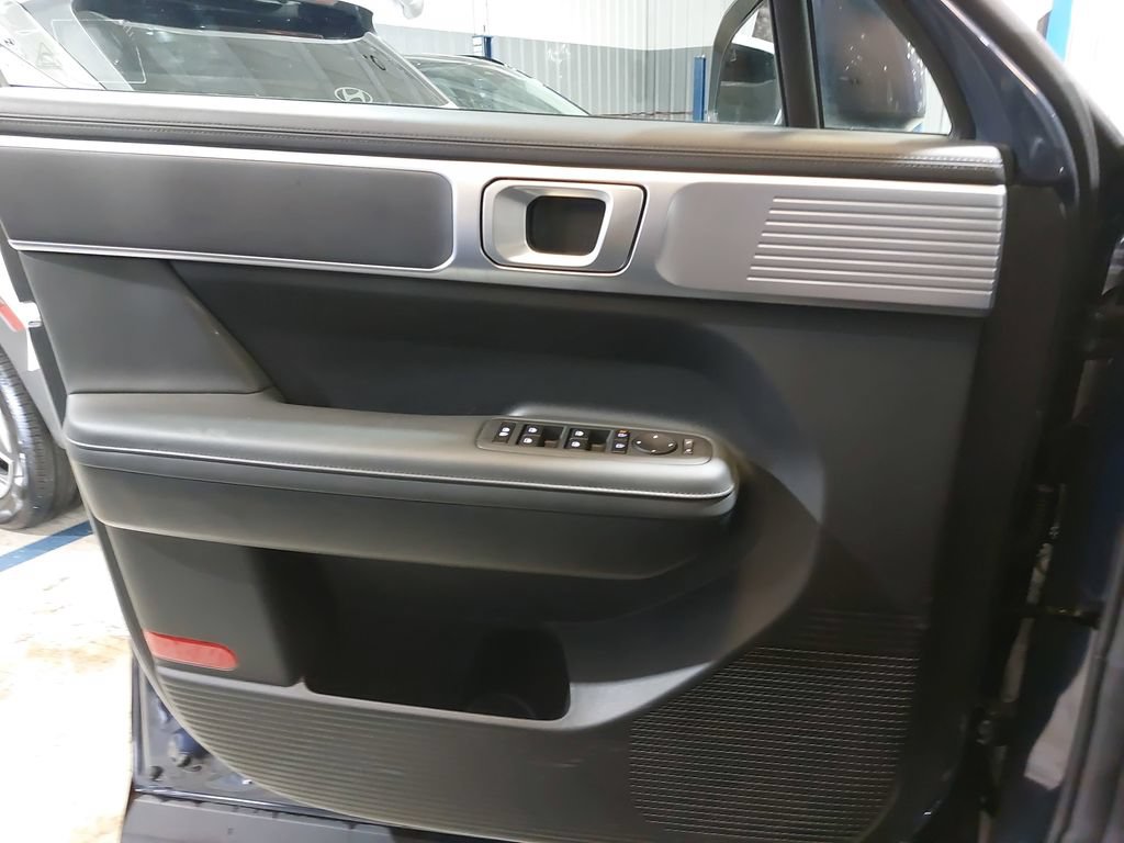 Used 2025 Hyundai Santa Fe SEL AWD/4WD image 28