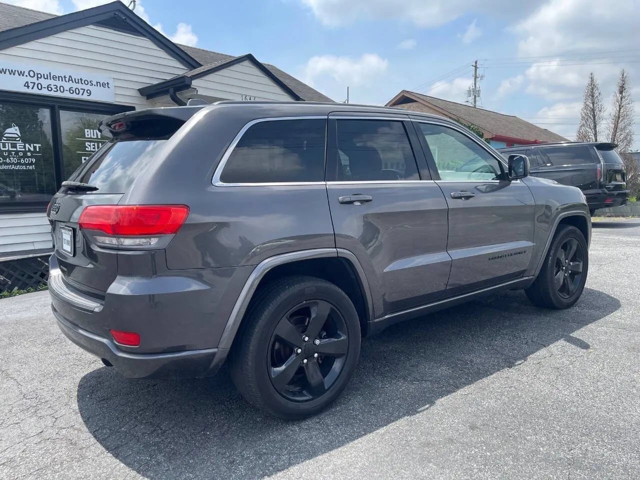 Used 2015 Jeep Grand Cherokee Altitude RWD image 10