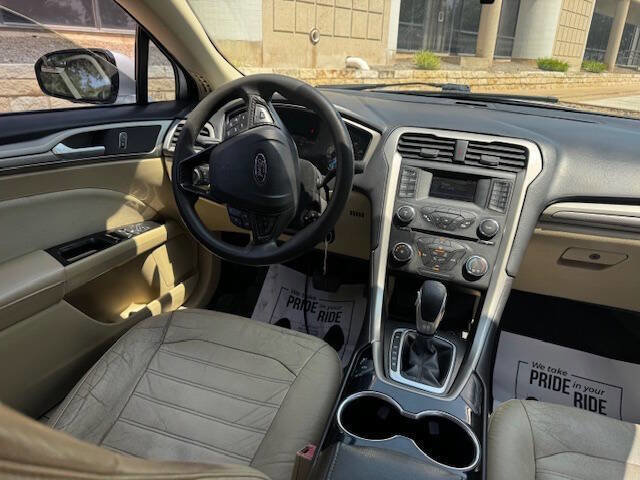 Used 2016 Ford Fusion SE image 21
