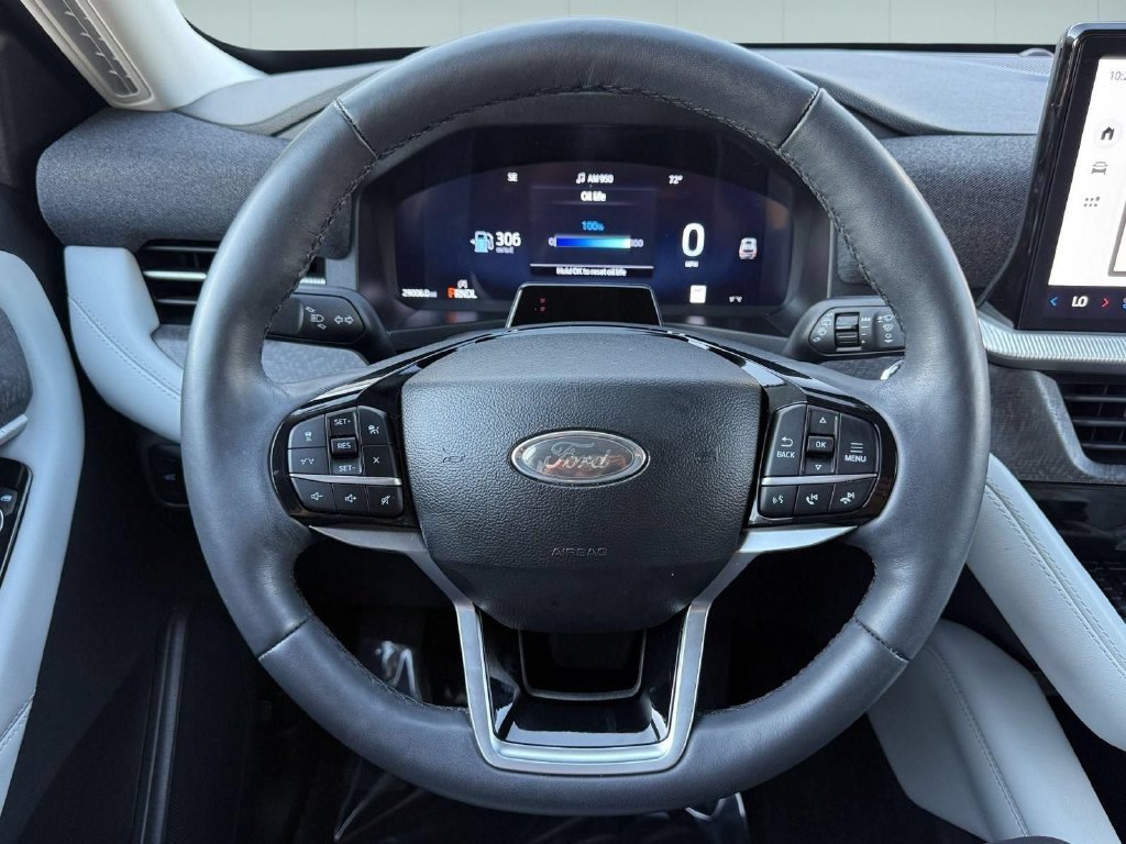 Used 2025 Ford Explorer Platinum w/ Ultimate Package AWD/4WD image 19