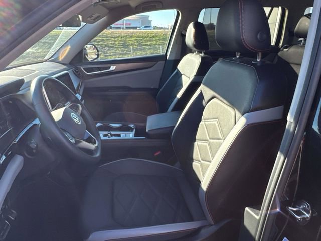 Used 2024 Volkswagen Atlas Peak Edition SE image 11