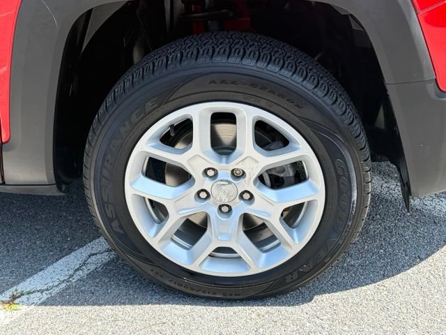 Used 2017 Jeep Renegade Latitude AWD/4WD image 11