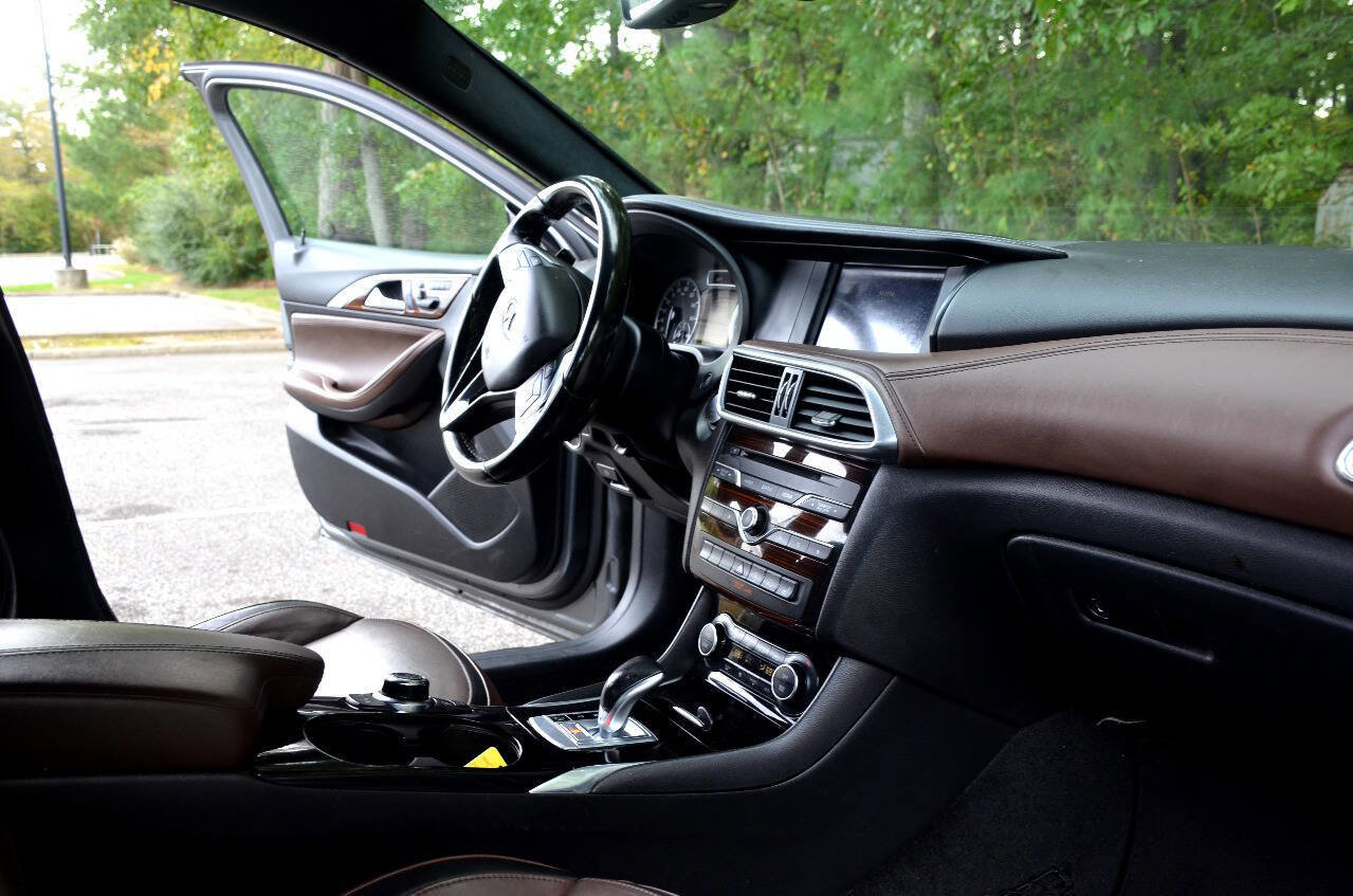 Used 2017 INFINITI QX30 Premium w/ Navigation Package AWD/4WD image 17