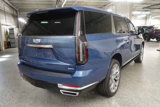 New 2026 Cadillac Escalade ESV Luxury w/ LPO, Radiant Package image 7