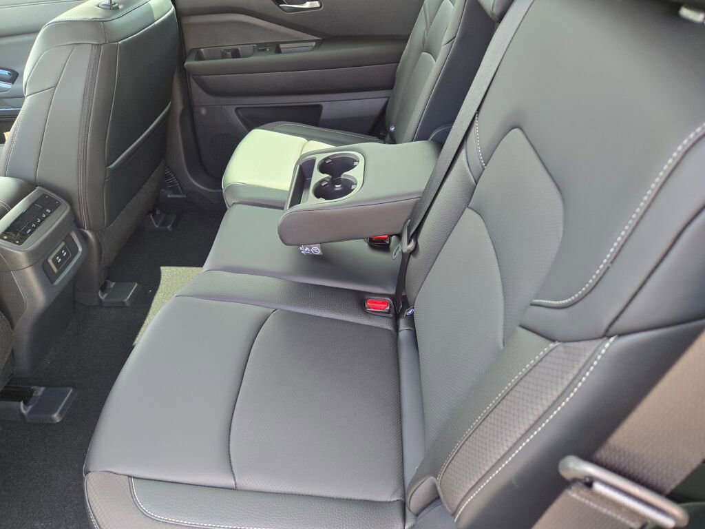 New 2026 Nissan Pathfinder SL AWD/4WD image 17