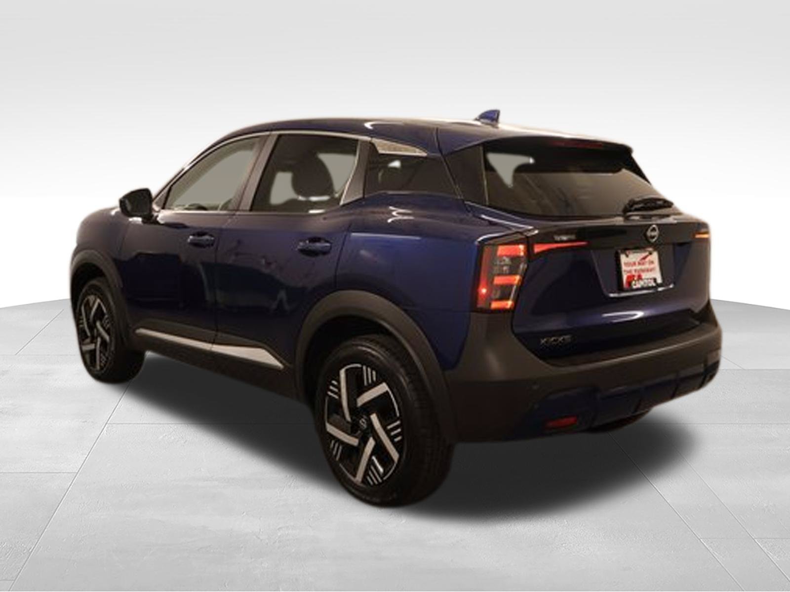 Used 2025 Nissan Kicks SV FWD image 4