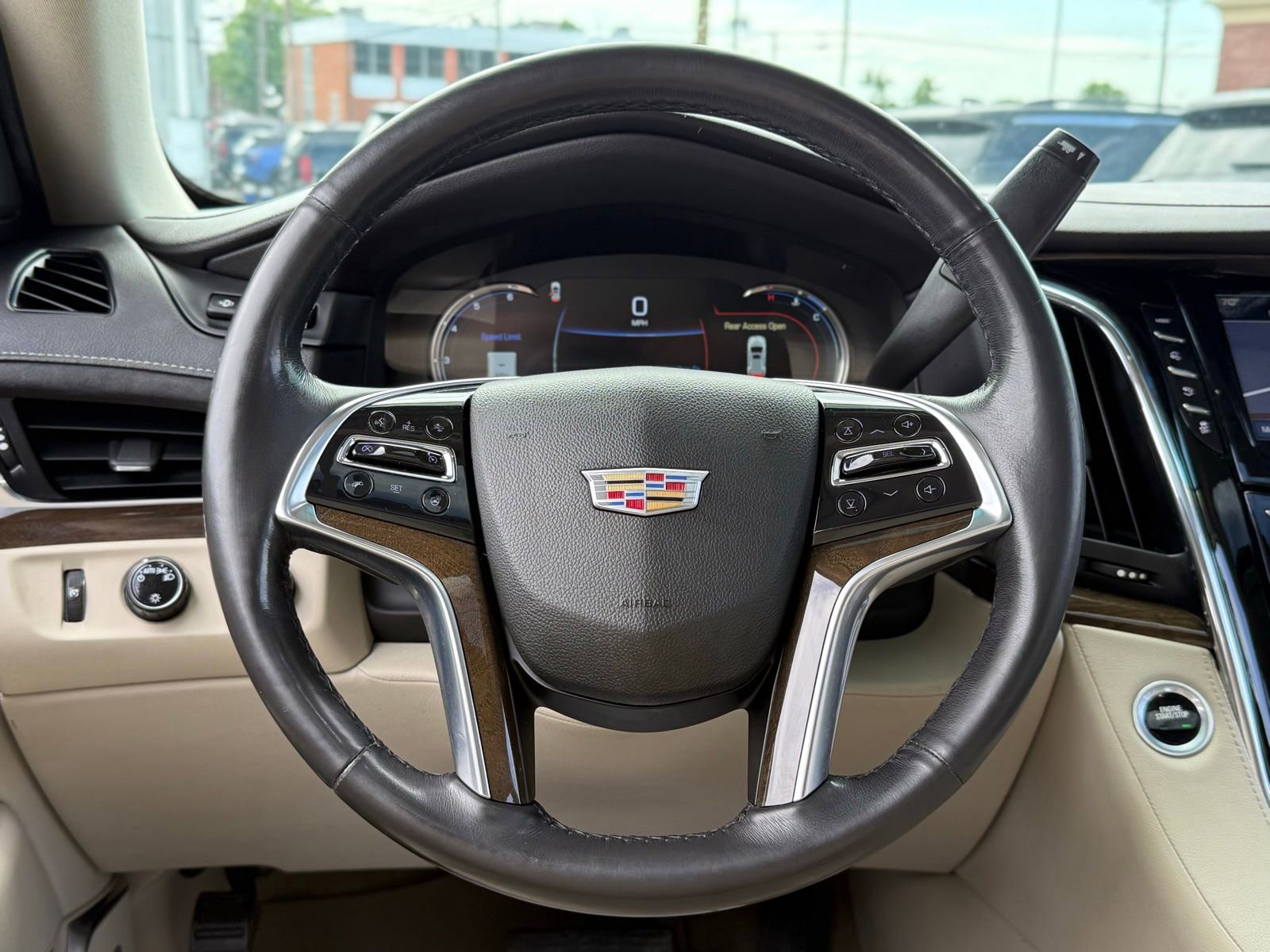 Used 2018 Cadillac Escalade Luxury AWD/4WD image 19