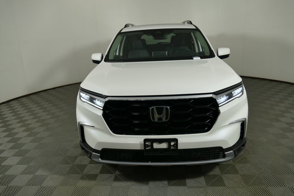 Used 2025 Honda Pilot Touring image 8