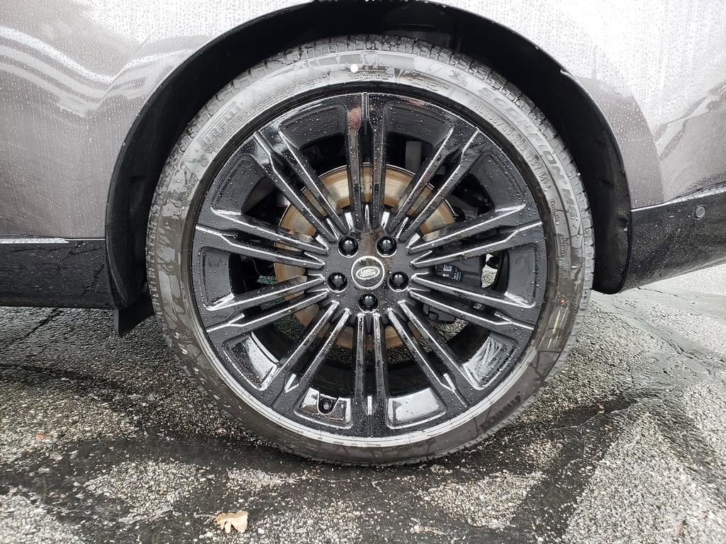 New 2025 Land Rover Range Rover SE image 24