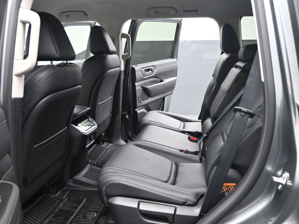 New 2026 Nissan Armada SV image 16