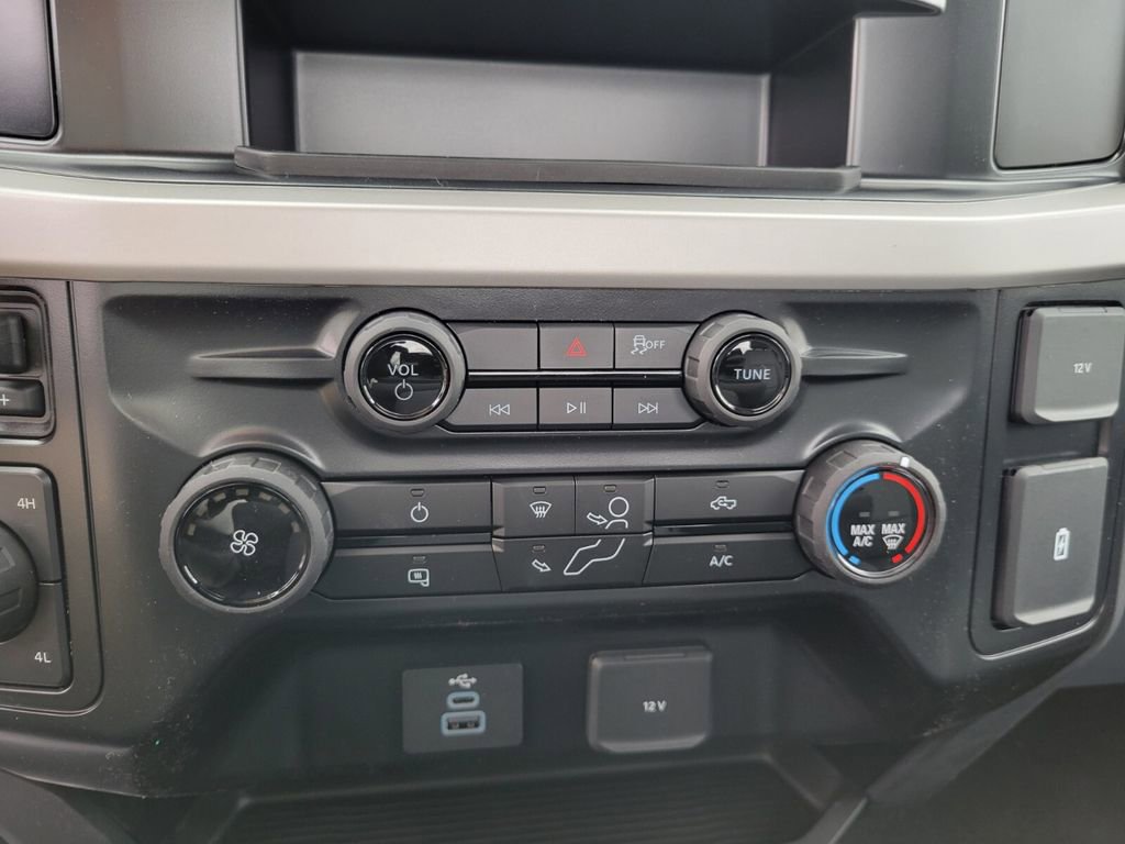 New 2026 Ford F350 4x4 Regular Cab Super Duty image 15