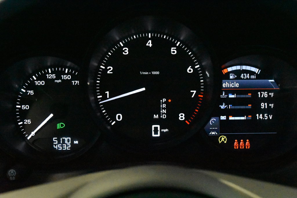 Certified 2026 Porsche Macan AWD/4WD image 19