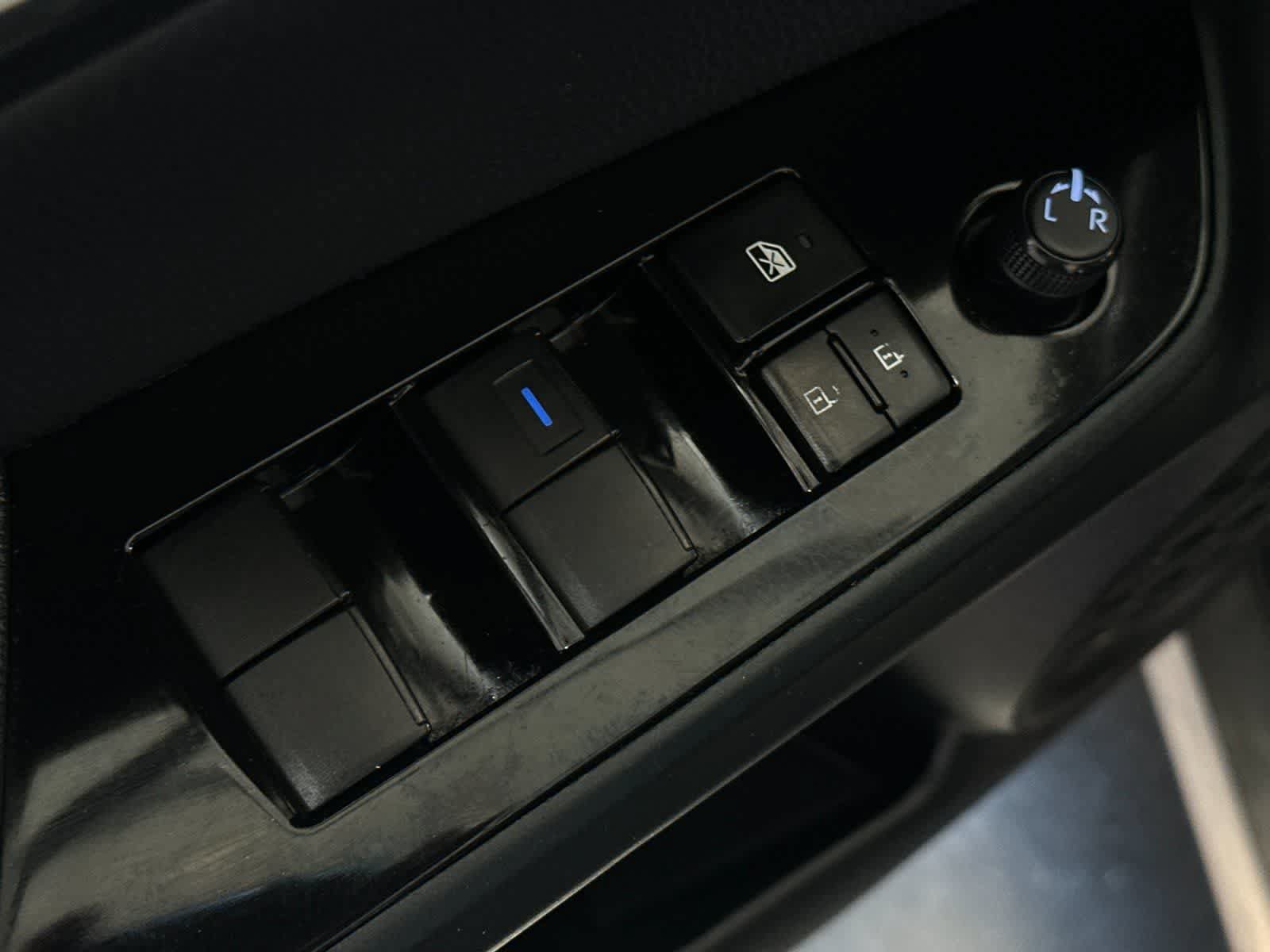 Used 2022 Toyota Prius Prime XLE FWD image 14