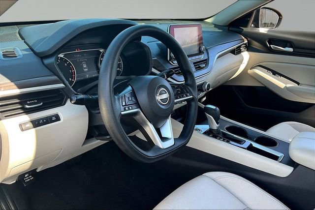 Used 2025 Nissan Altima 2.5 SV image 15