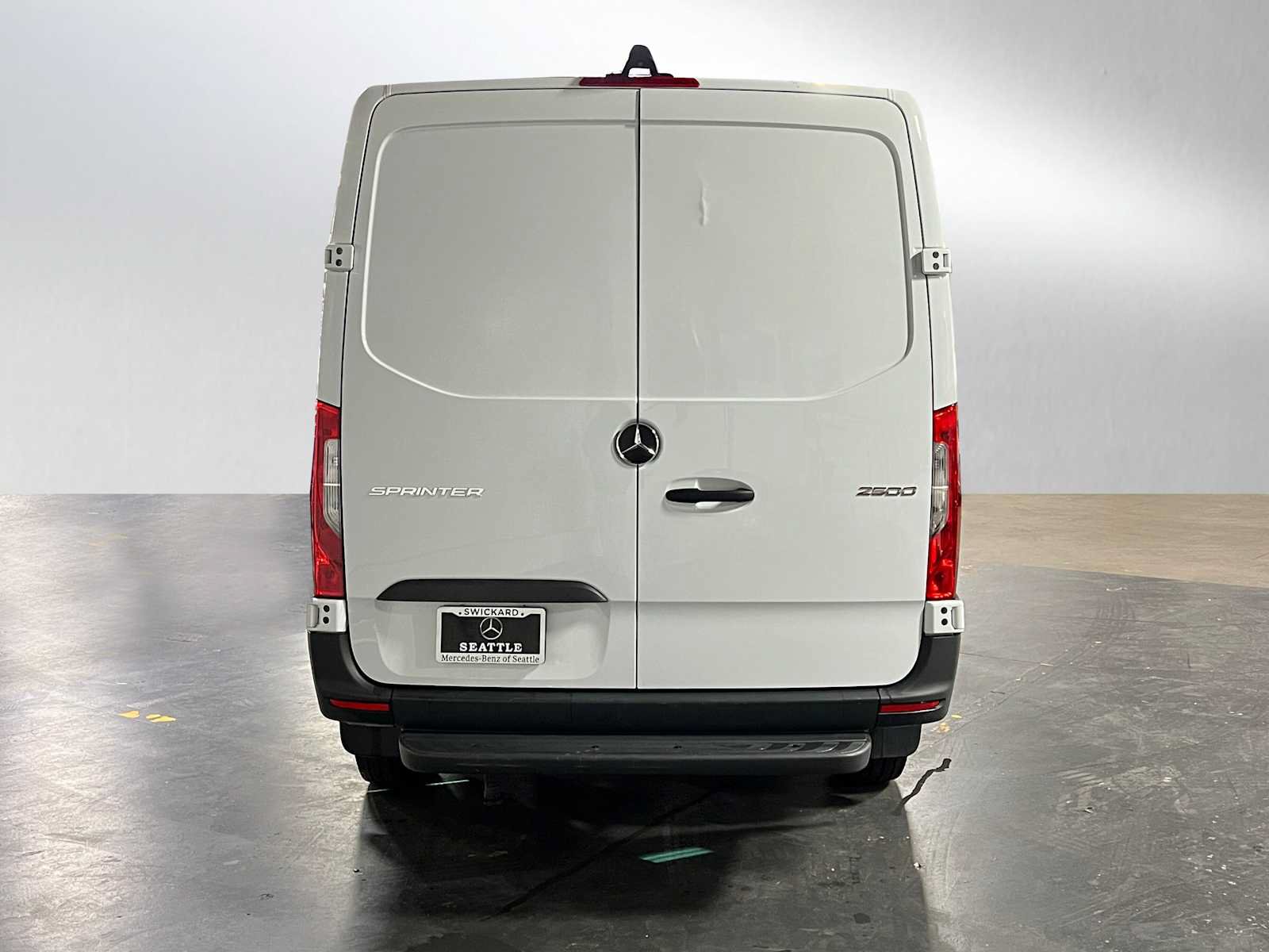 Used 2025 Mercedes-Benz Sprinter 2500 image 4