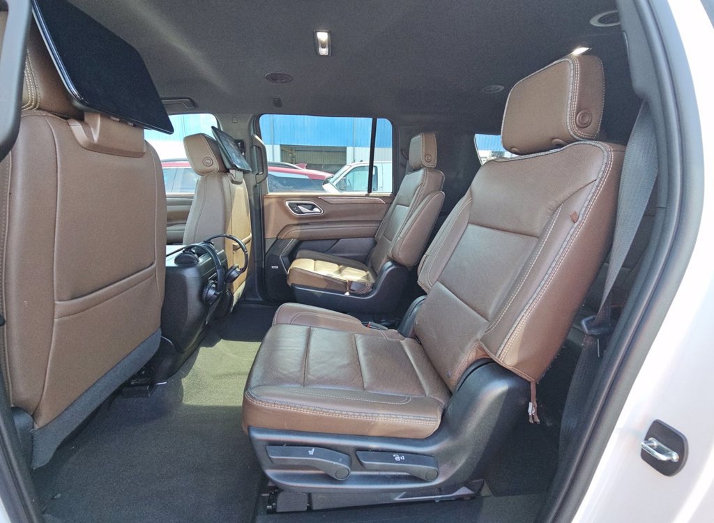 Used 2023 Chevrolet Suburban High Country AWD/4WD image 7