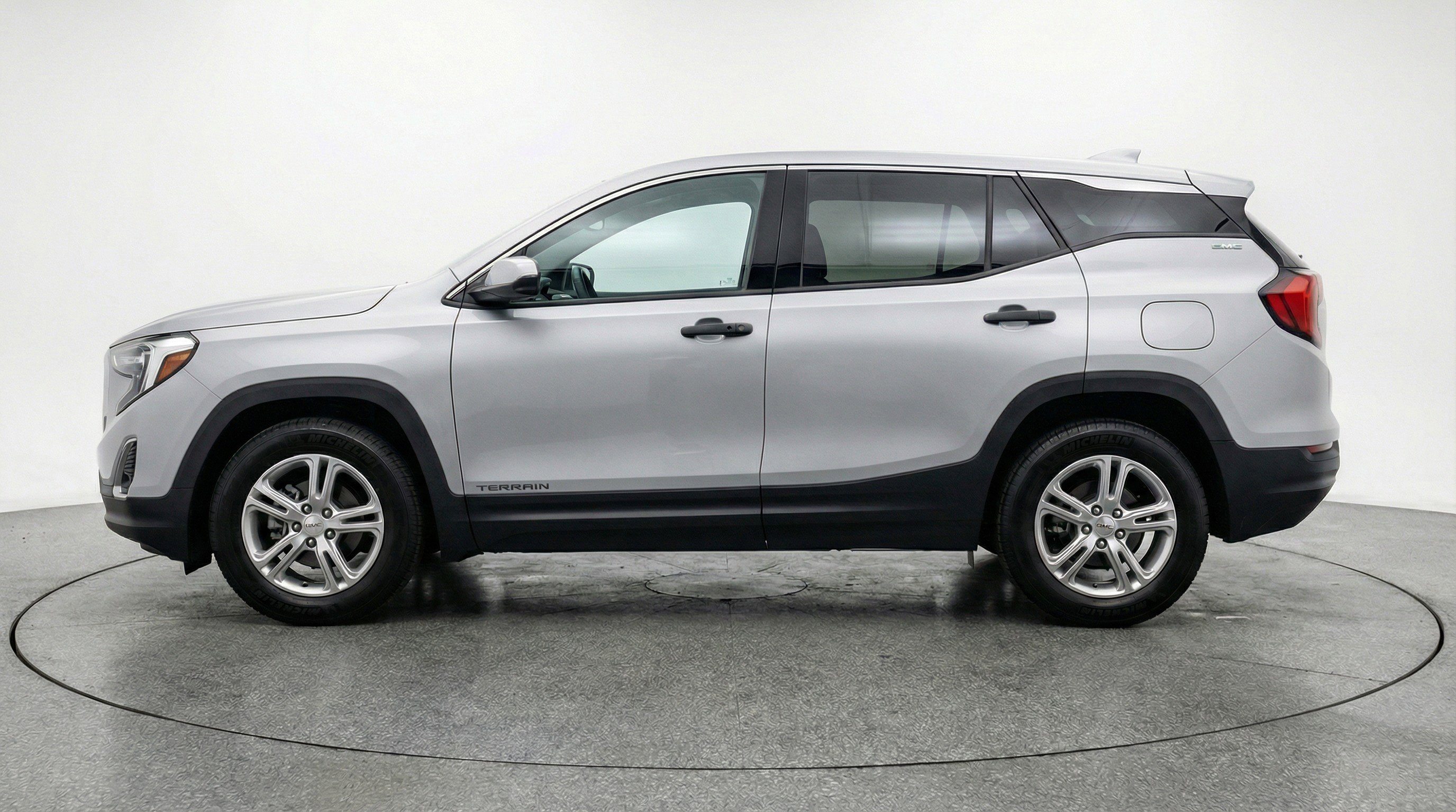 Used 2024 GMC Terrain SLE image 5