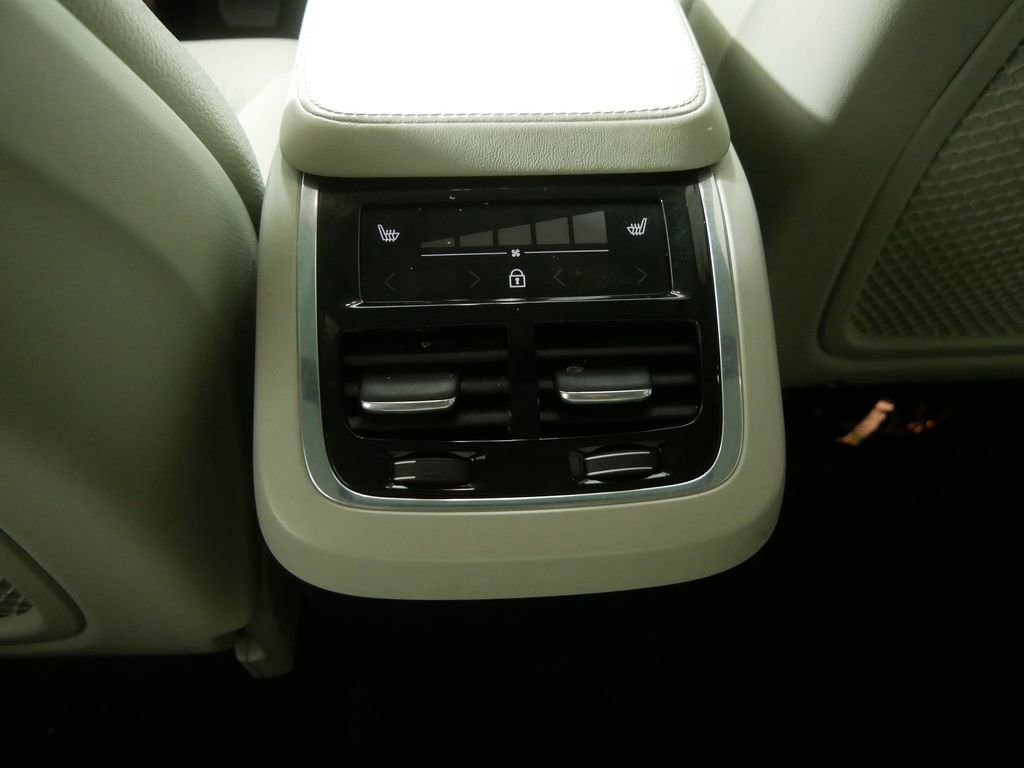 Used 2023 Volvo XC90 B6 Plus AWD/4WD image 24