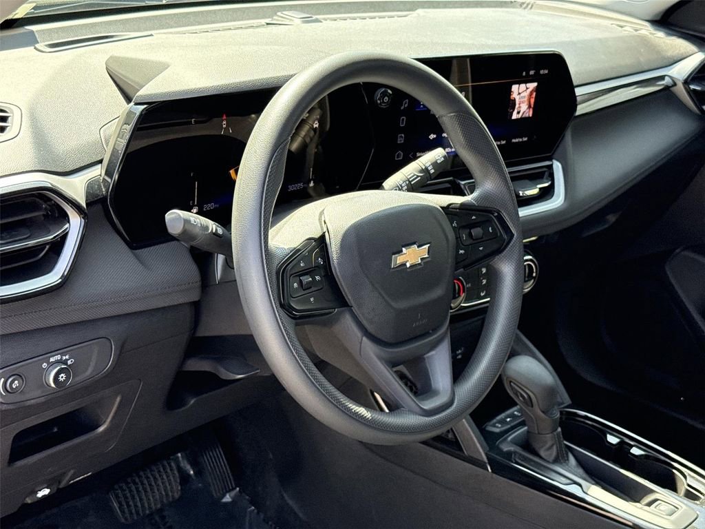 Used 2025 Chevrolet TrailBlazer LT FWD image 9