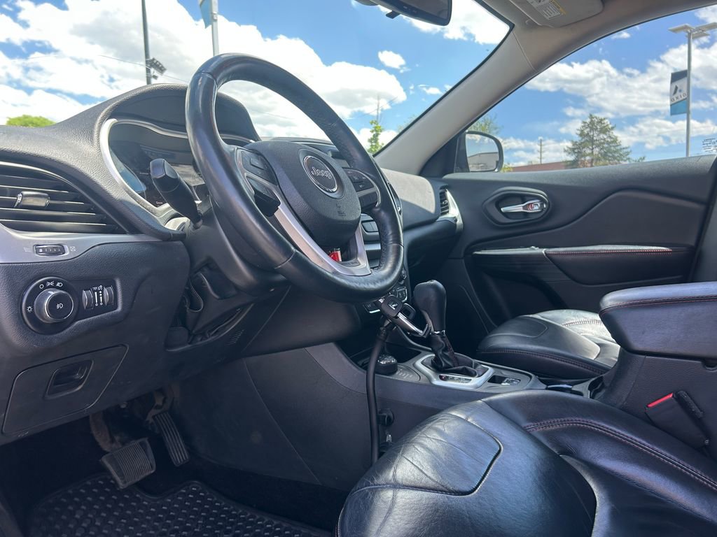 Used 2014 Jeep Cherokee Trailhawk w/ Leather Interior Group AWD/4WD image 25