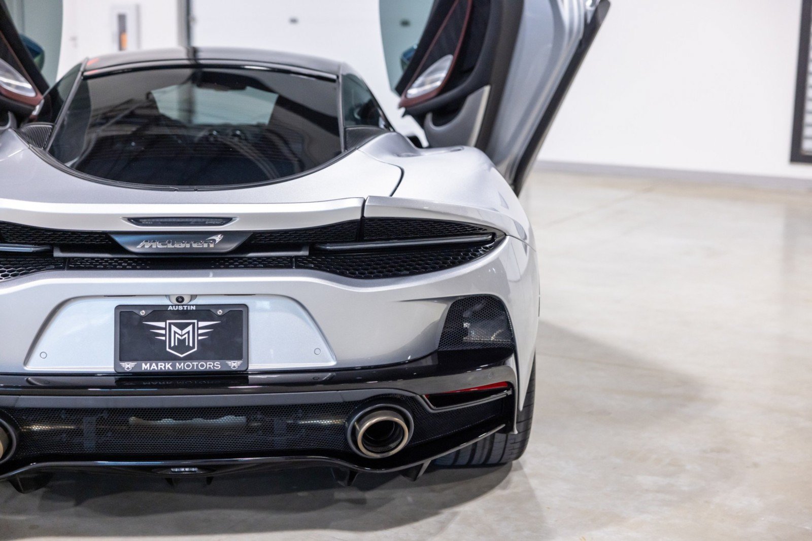 Used 2022 McLaren GT RWD image 13