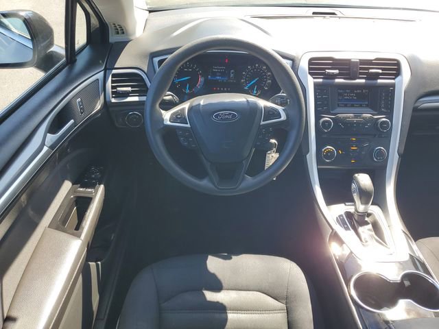 Used 2015 Ford Fusion SE FWD image 15
