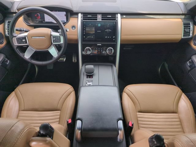 Used 2023 Land Rover Discovery Metropolitan Edition AWD/4WD image 14