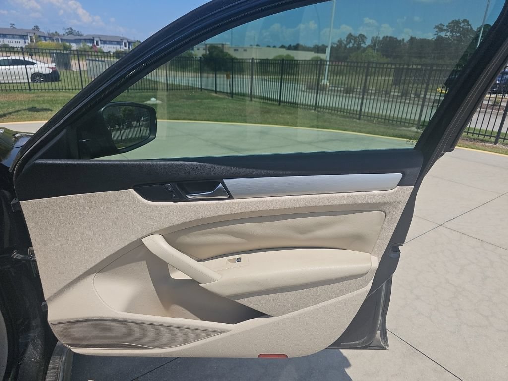 Used 2013 Volkswagen Passat 2.5 SE FWD image 19