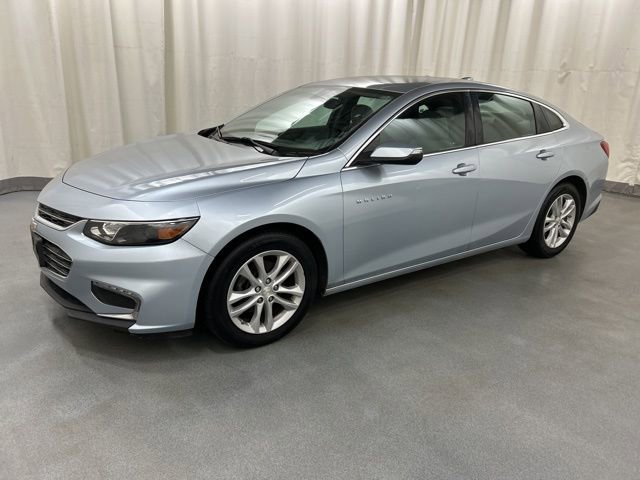 Used 2017 Chevrolet Malibu LT image 2