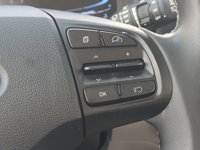 Used 2025 Hyundai Venue SEL FWD image 25