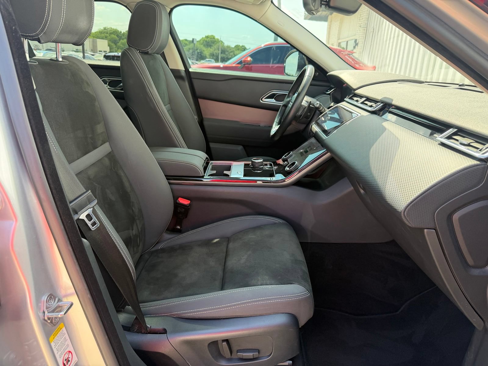 Used 2019 Land Rover Range Rover Velar AWD/4WD image 24