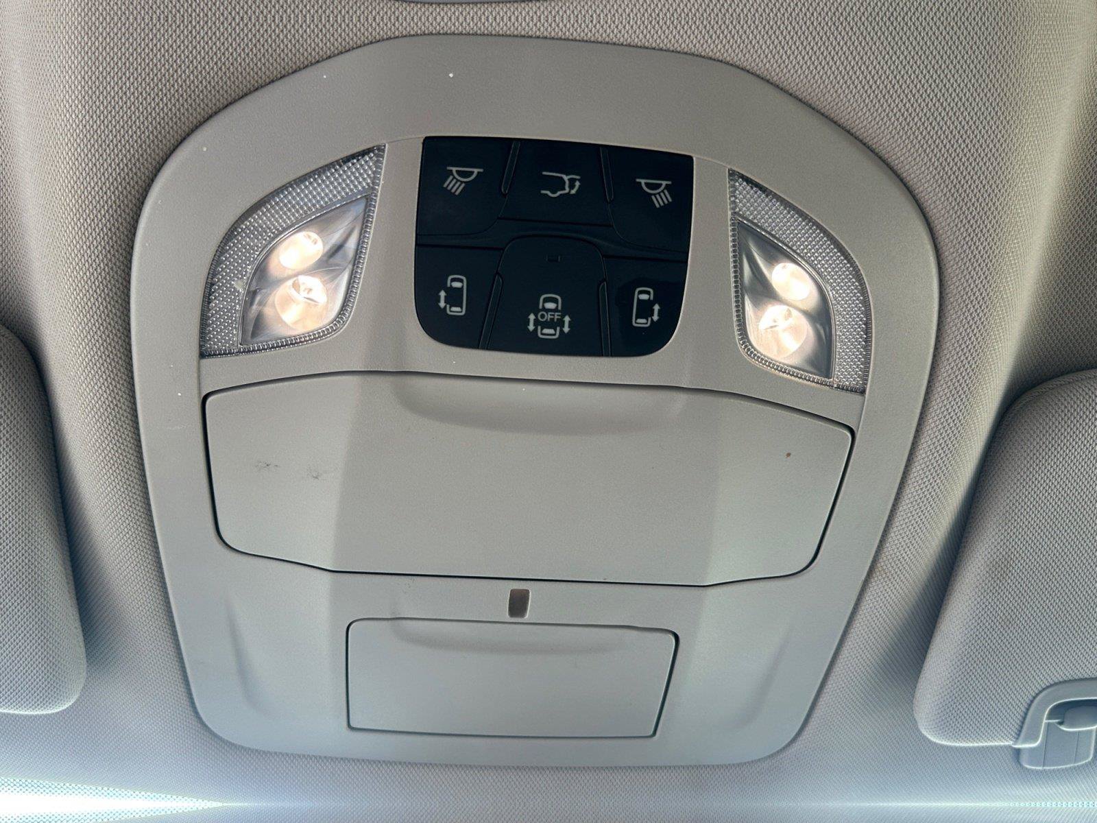 Used 2023 Chrysler Pacifica Touring-L FWD image 27