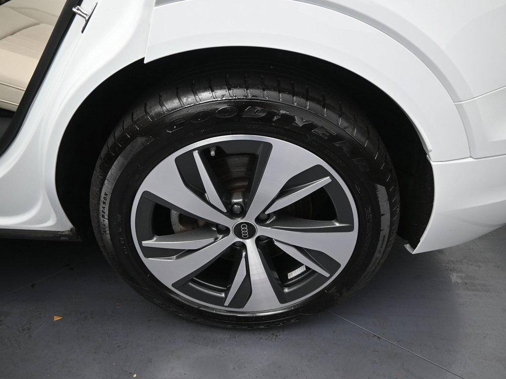 Used 2024 Audi Q8 e-tron Premium image 45