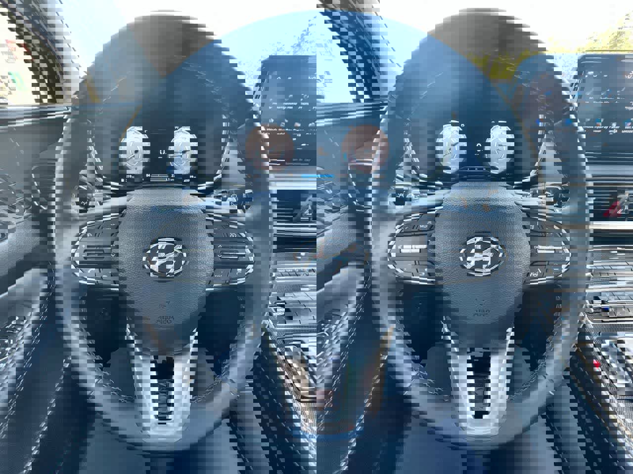 Used 2022 Hyundai Santa Fe Limited w/ Cargo Package image 11