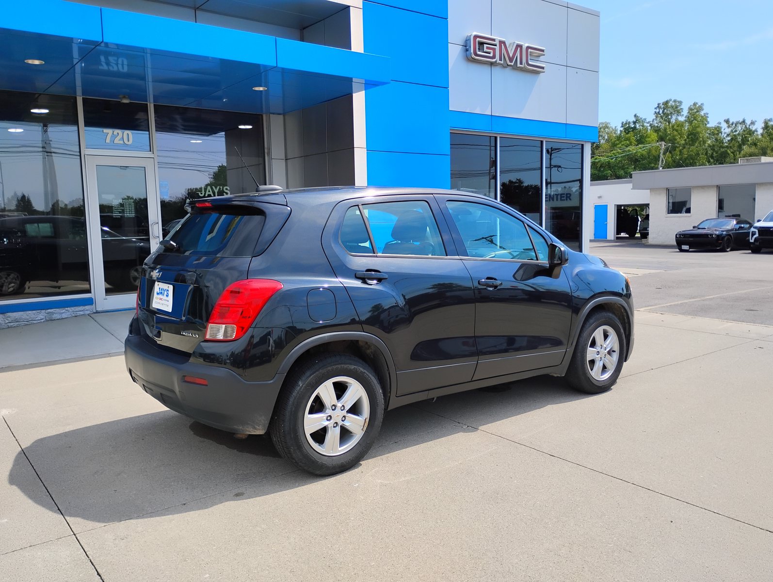 Used 2016 Chevrolet Trax LS w/ LPO, Cargo Package FWD image 6