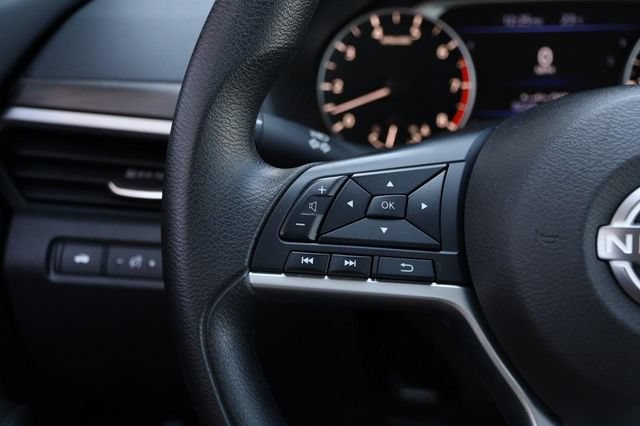 Certified 2025 Nissan Altima 2.5 SV FWD image 11