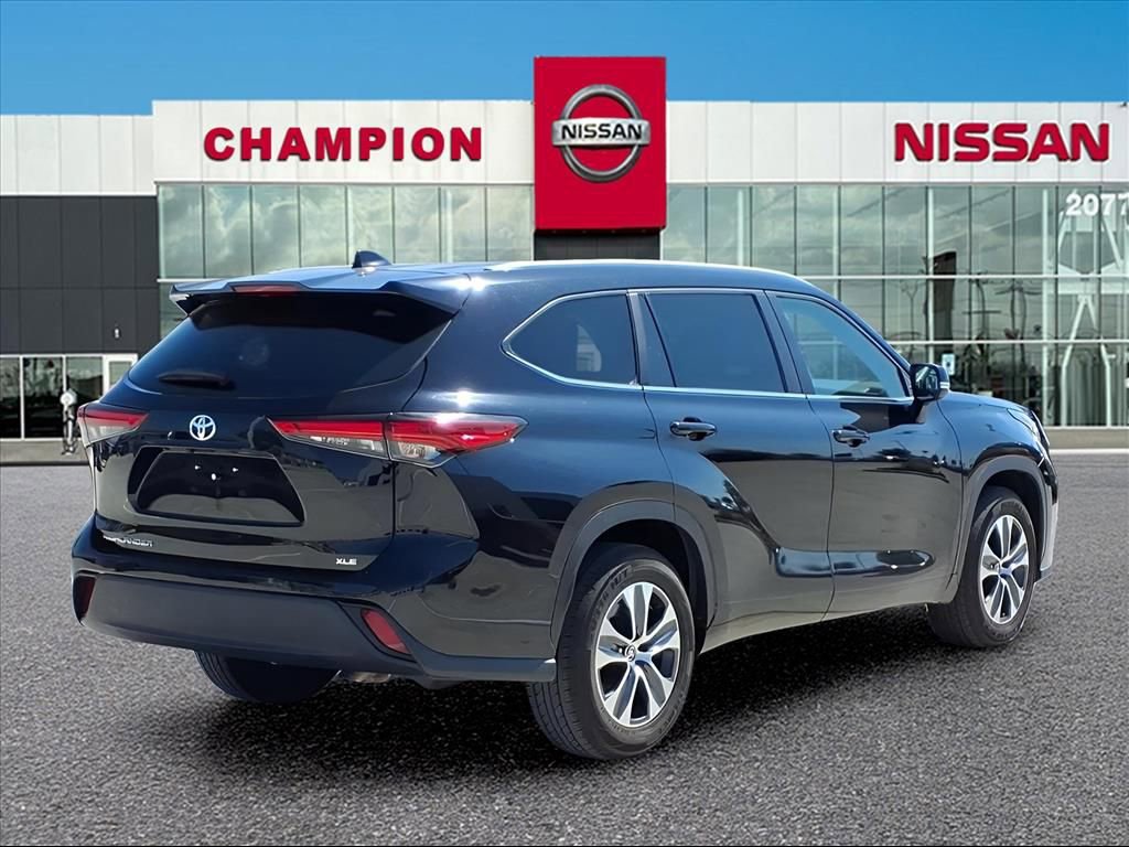 Used 2023 Toyota Highlander XLE image 7