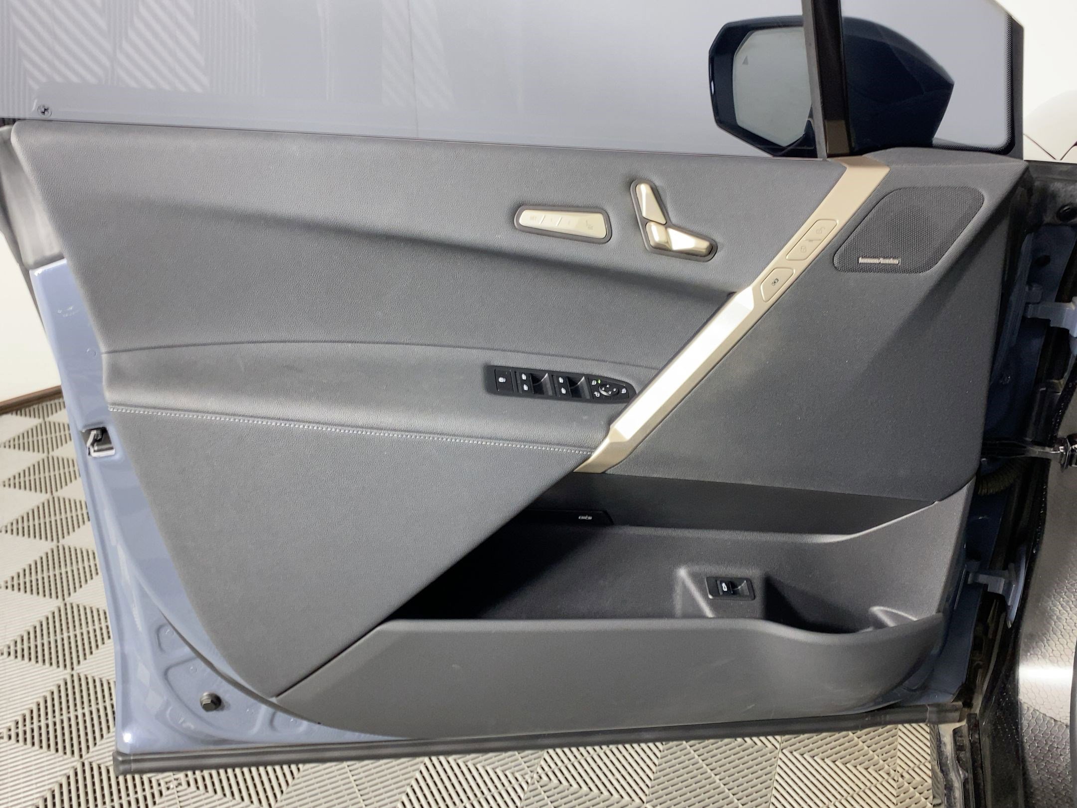 Certified 2024 BMW iX xDrive50 w/ Premium Package image 20