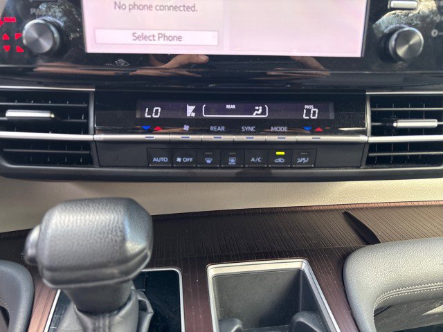 Used 2021 Toyota Sienna LE image 19